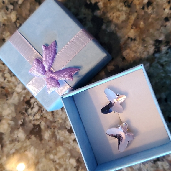 NIB, glimmer butterfly earrings 🤩 - Picture 3 of 10